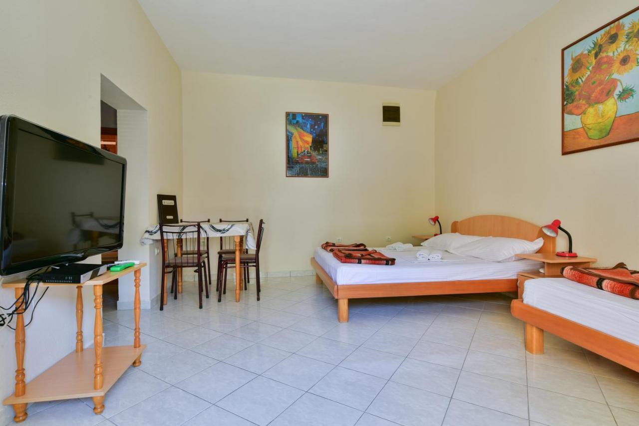 Apartments Srzentic Petrovac Buitenkant foto