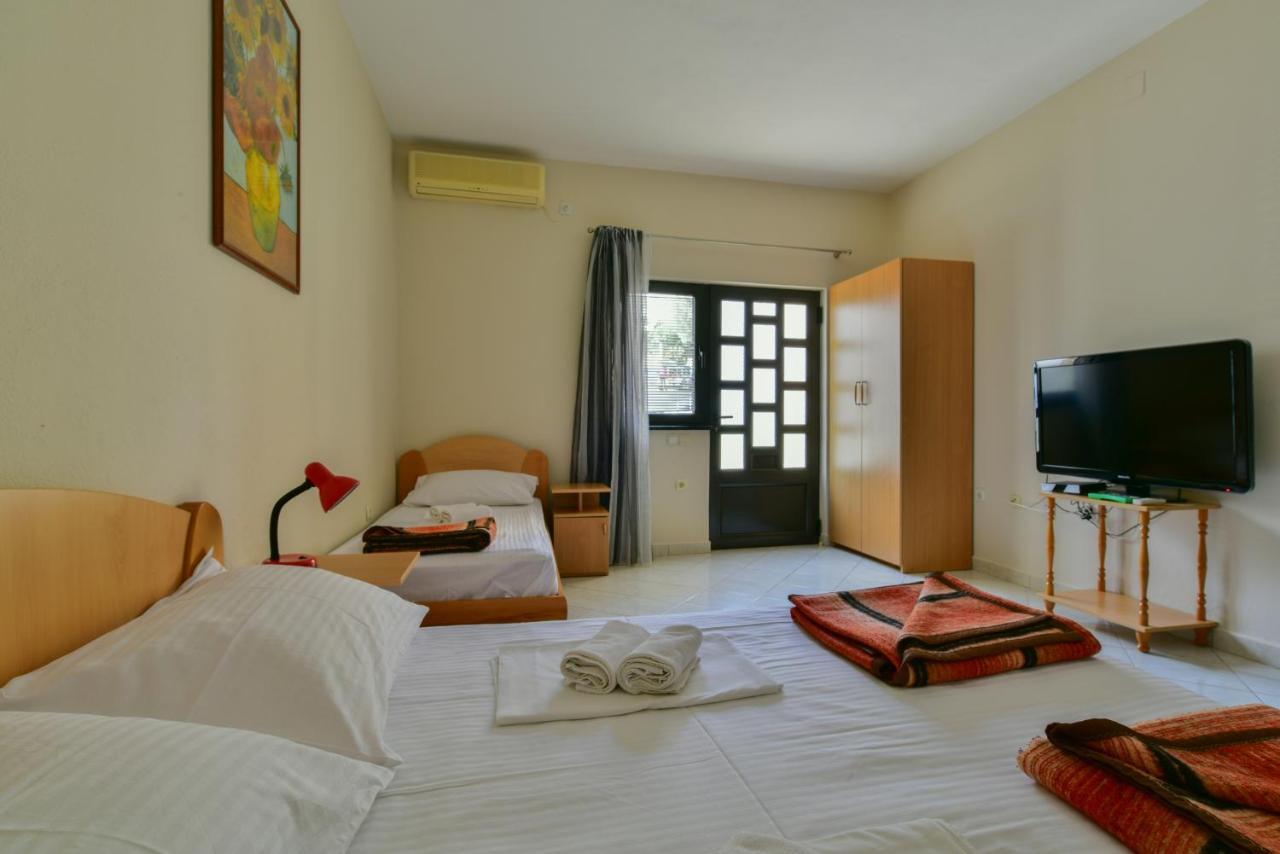 Apartments Srzentic Petrovac Buitenkant foto