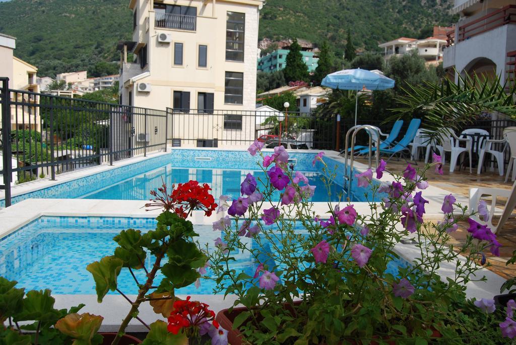 Apartments Srzentic Petrovac Buitenkant foto