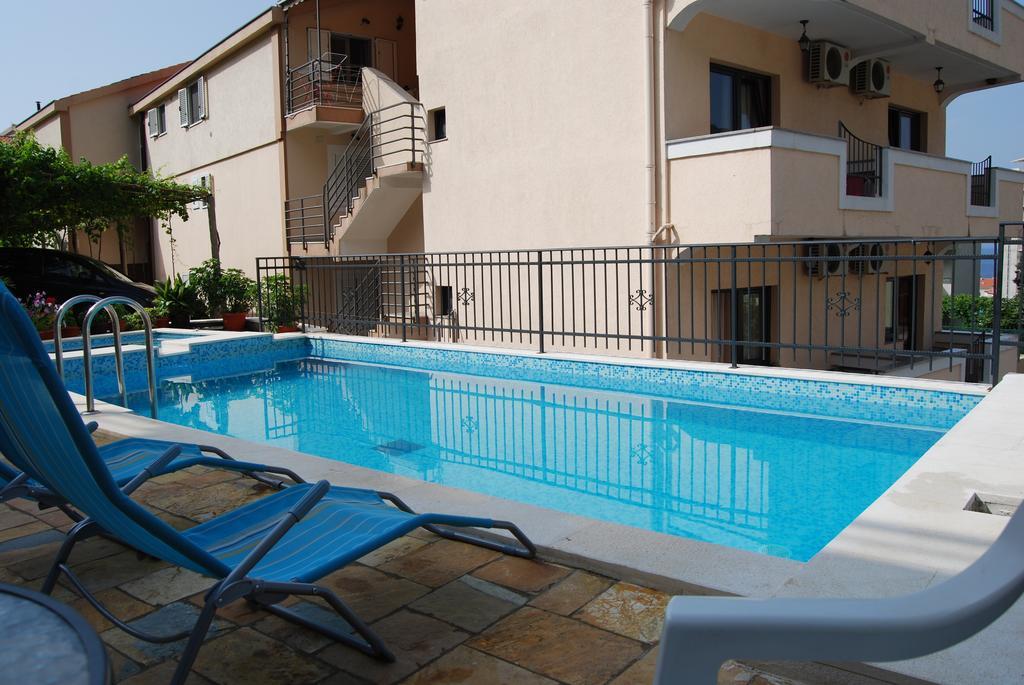 Apartments Srzentic Petrovac Buitenkant foto