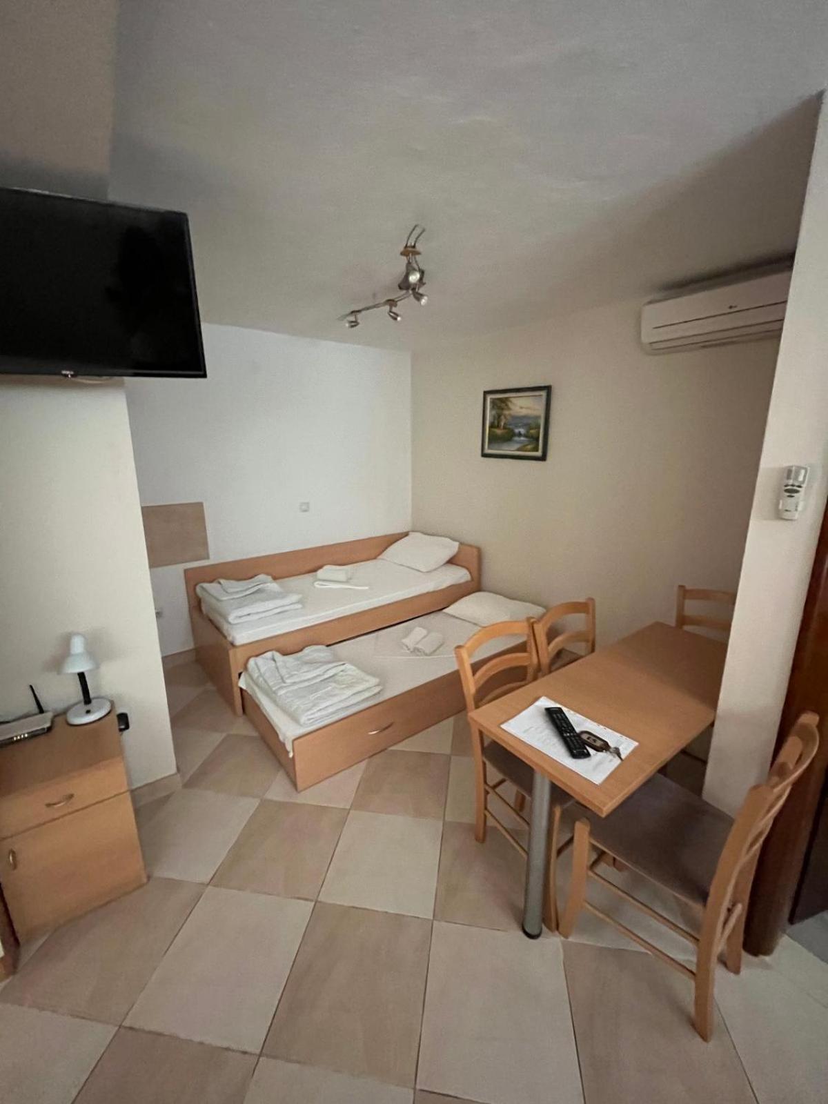 Apartments Srzentic Petrovac Buitenkant foto