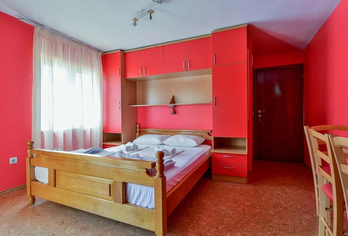 Apartments Srzentic Petrovac Buitenkant foto