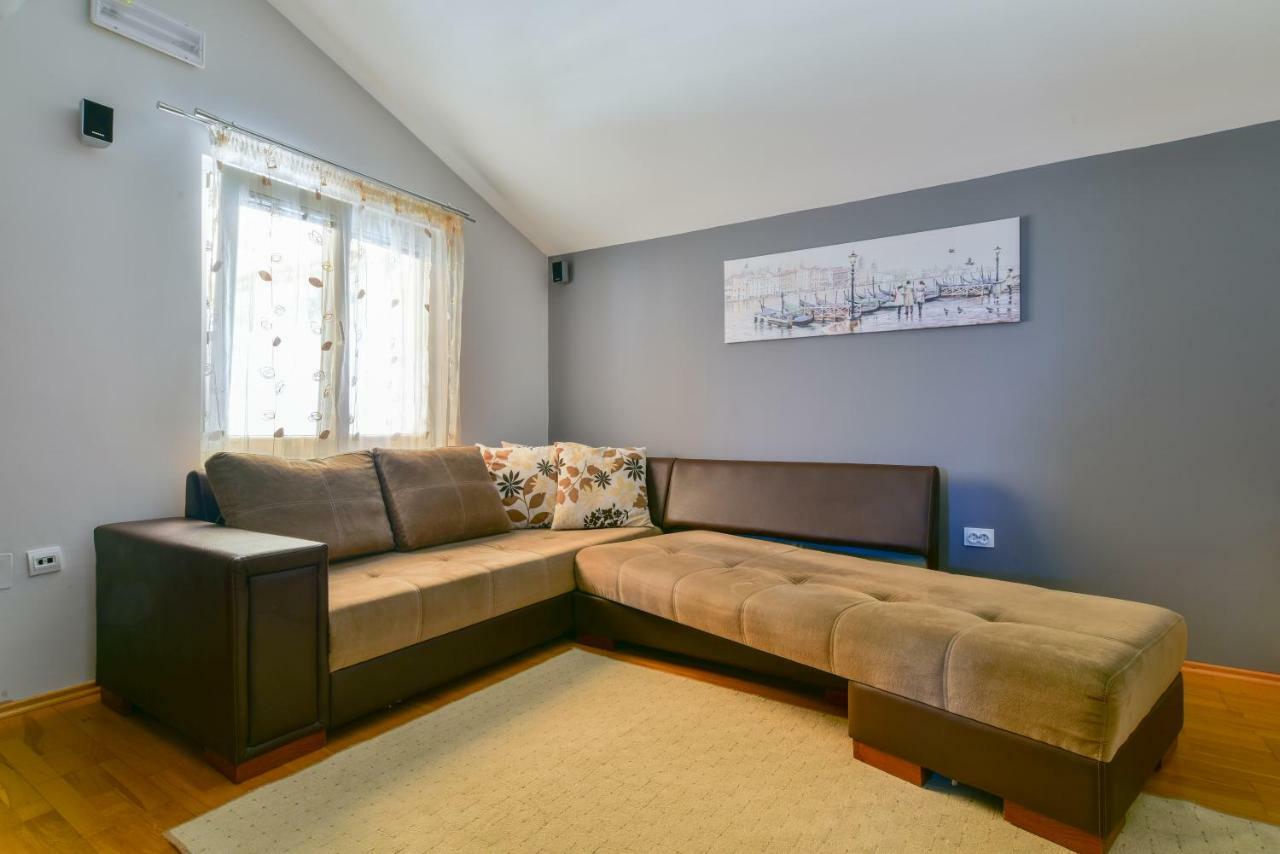 Apartments Srzentic Petrovac Buitenkant foto