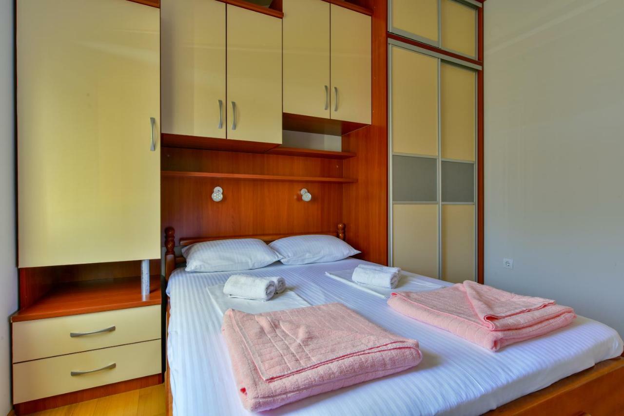 Apartments Srzentic Petrovac Buitenkant foto