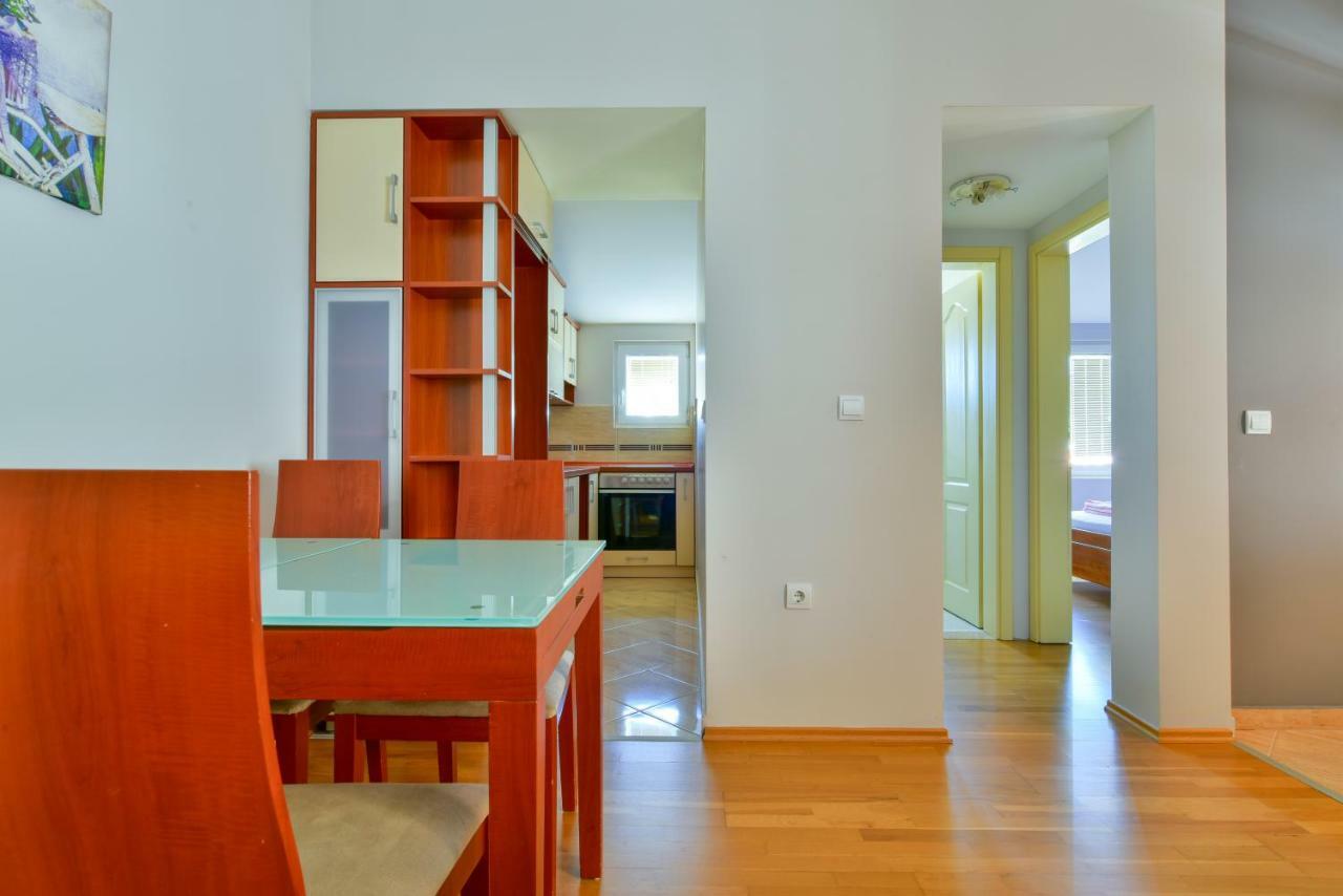 Apartments Srzentic Petrovac Buitenkant foto