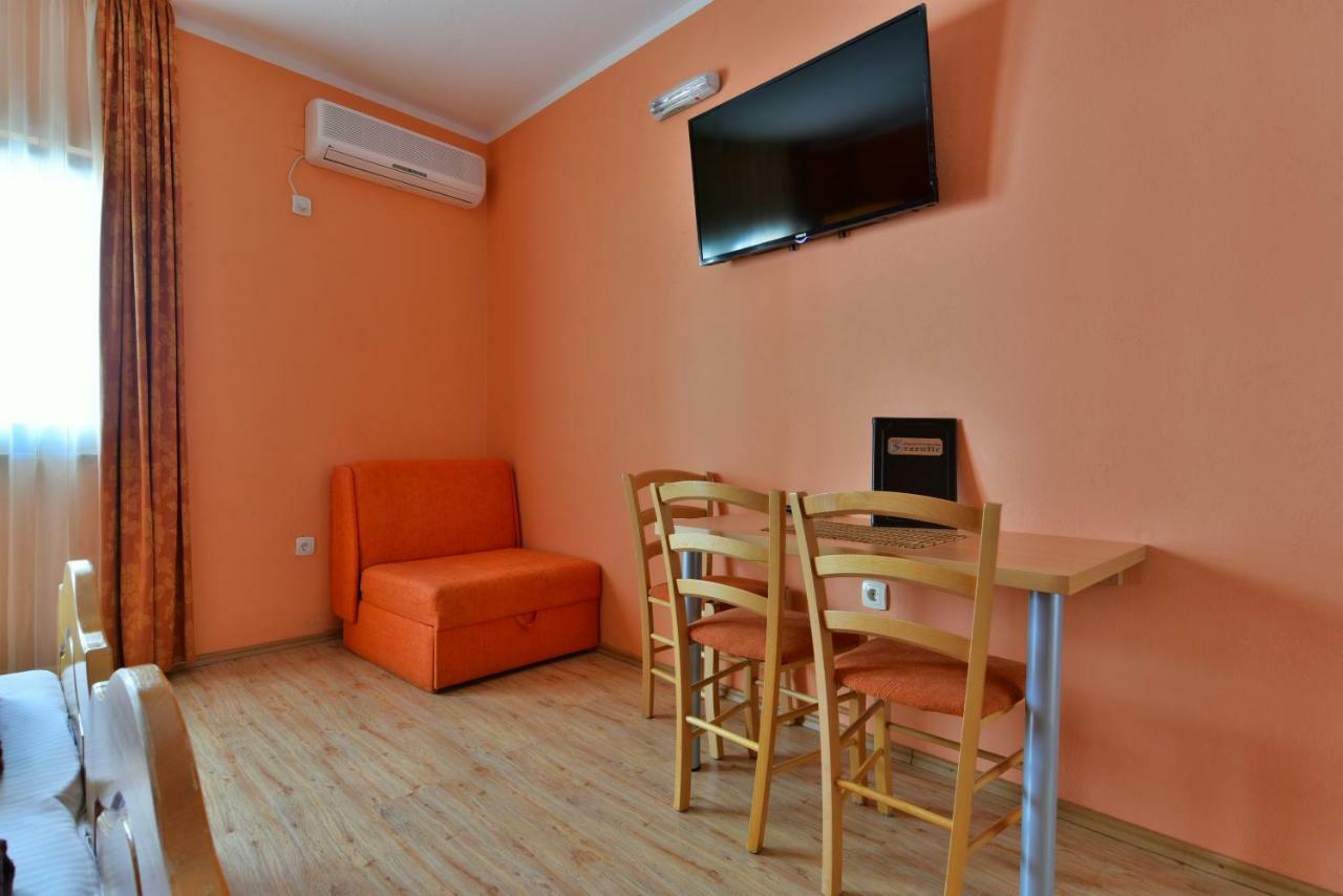 Apartments Srzentic Petrovac Buitenkant foto