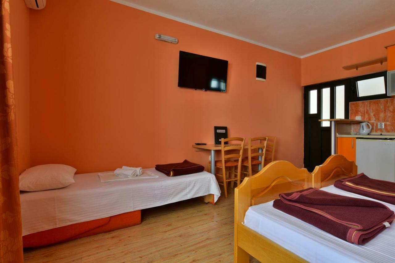 Apartments Srzentic Petrovac Buitenkant foto