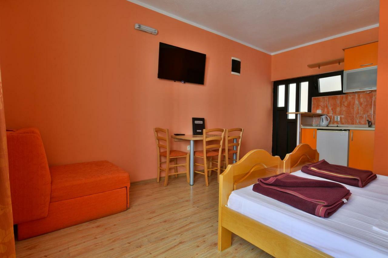 Apartments Srzentic Petrovac Buitenkant foto