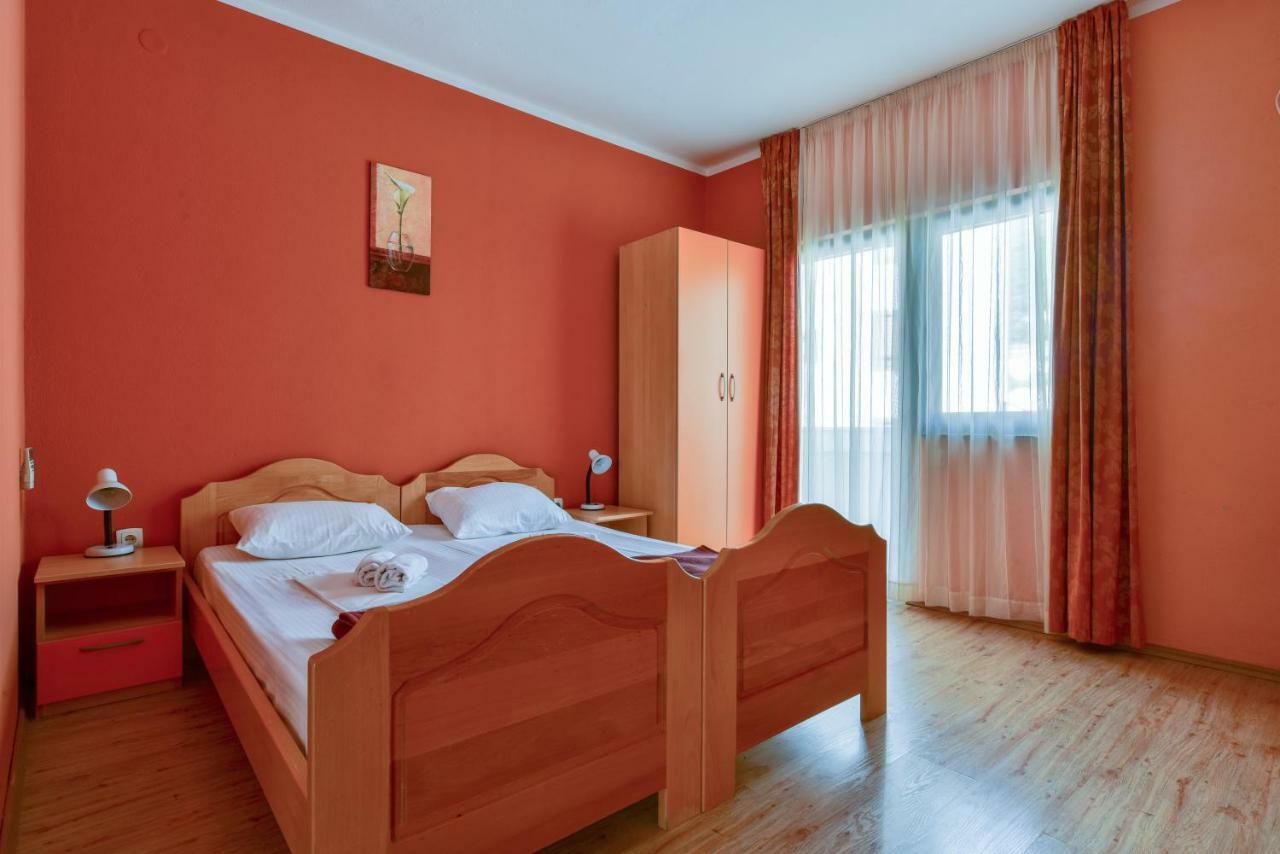 Apartments Srzentic Petrovac Buitenkant foto