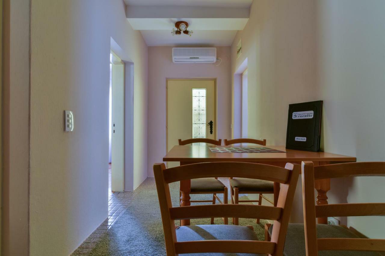 Apartments Srzentic Petrovac Buitenkant foto